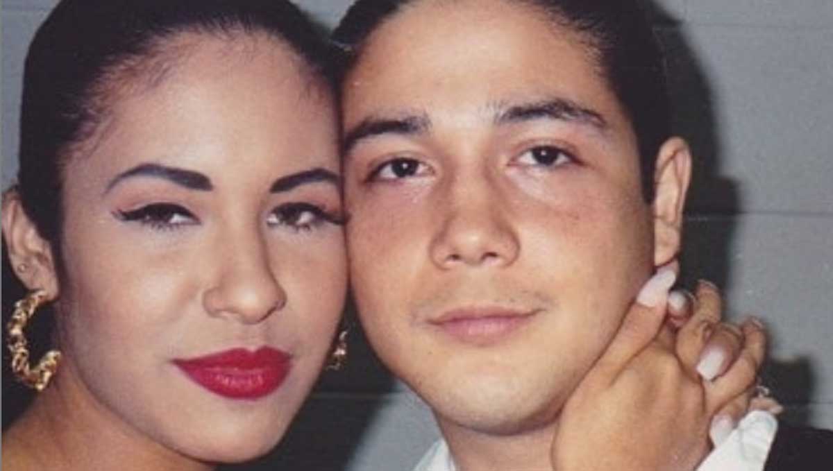 Viudo de Selena Quintanilla se emociona al leer carta que ella le escribió antes de casarse en secreto