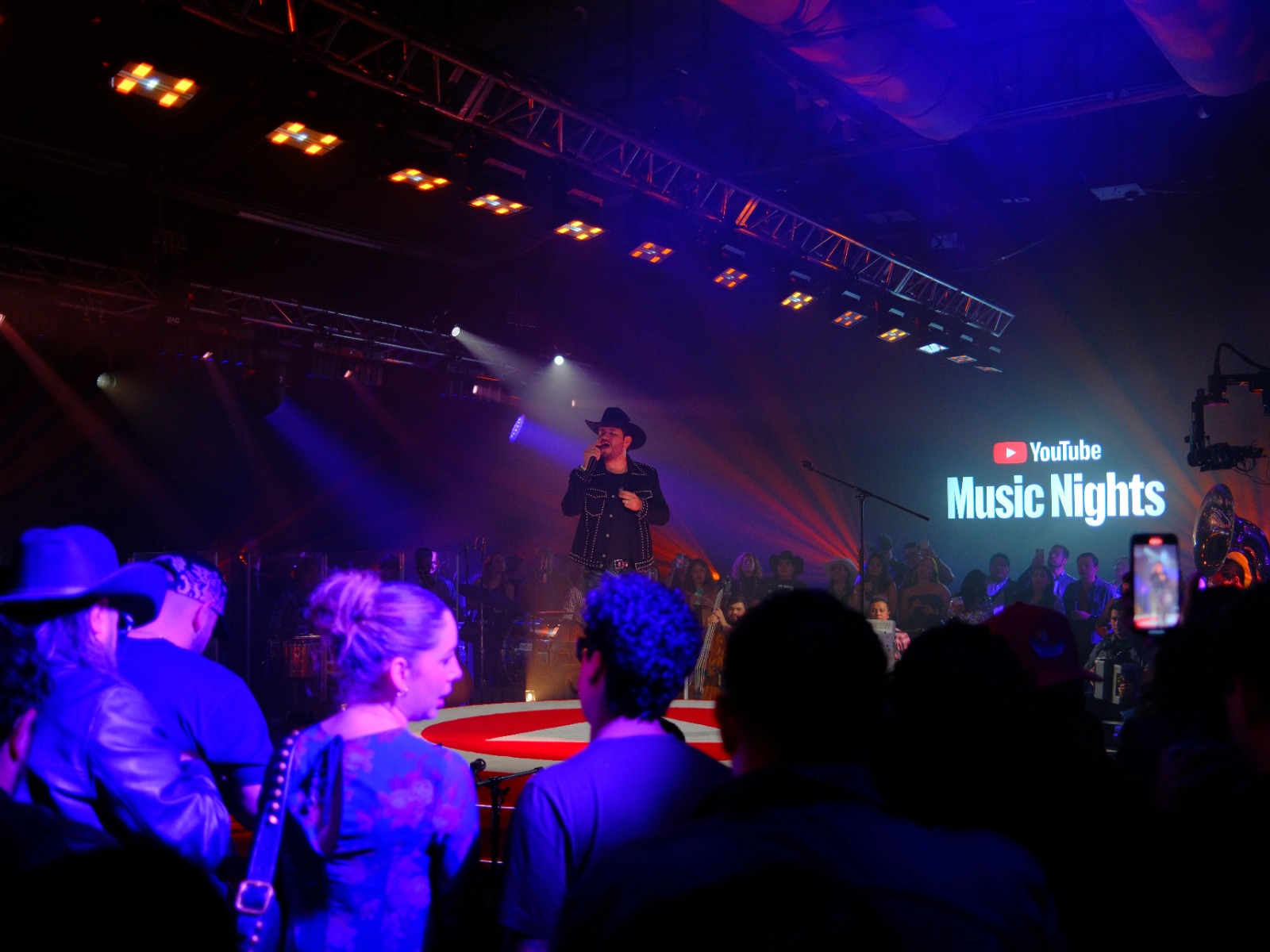 Eden Muñoz emociona en el primer YouTube Music Night de México, con una noche íntima y honesta